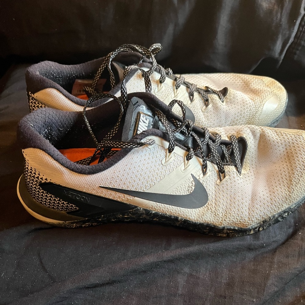 Nike Metcon 4 Mens Training Shoes. White and Black